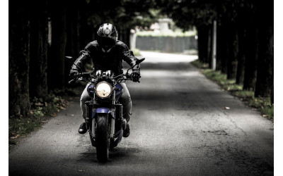 Kokią aprangą rinktis pasivažinėjimui su motociklu?