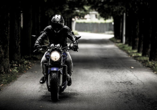 Kokią aprangą rinktis pasivažinėjimui su motociklu?