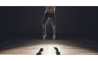 KAIP EFEKTYVIAI PAŠALINTI DĖMES IŠ DRABUŽIŲ?