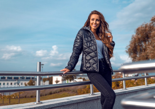 Moteriškų striukių tipai – ką turėtumėte turėti savo garderobe?