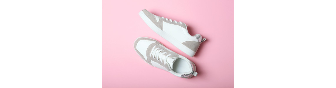 DO WHITE SHOES GO WITH PANTS? DO WHITE SHOES GO WITH PANTS?