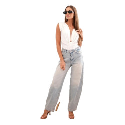 Moteriška palaidinė baltos spalvos su gilia iškirpte Ana