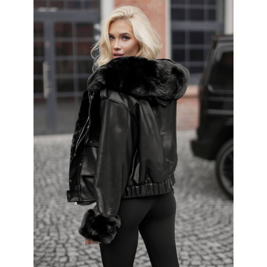 Moteriška juodos spalvos odinė striukė su kailiuku Dersi Striukės