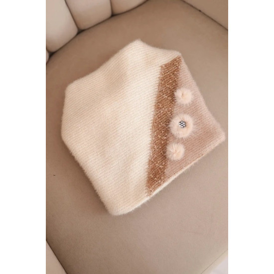 Moteriška baltos spalvos kepurė Rose Piršinės, šalikai, kepurės ir kt.