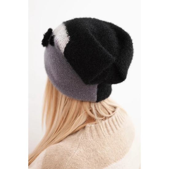 Moteriška juodos spalvos kepurė Rose Piršinės, šalikai, kepurės ir kt.