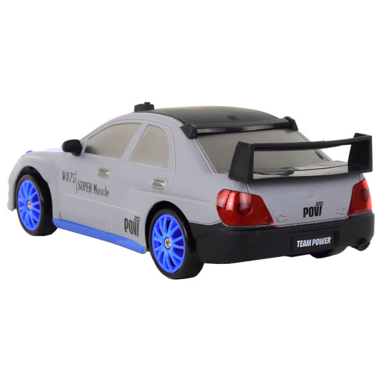 Nuotoliniu būdu valdomas sportinis automobilis R/C 1:24 pilkos spalvos keičiamais ratais Radijo bangomis valdomi žaislai