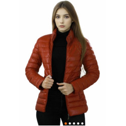 Moteriška bordo spalvos striukė Tina