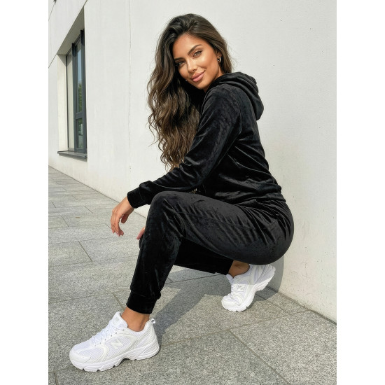 Moteriškas juodos spalvos veliūrinis kostiumas Moteriški komplektai