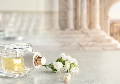 Kvepalų analogai: Kaip išsirinkti ilgai išliekantį aromatą internetu 2026 metais