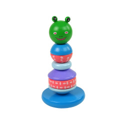 Medinė varlės formos piramidės bokštas