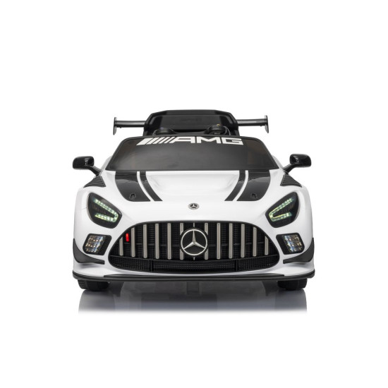 Mercedes AMG GT3 baltas automobilis