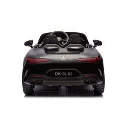 Juodas elektrinis automobilis Mercedes AMG SL63