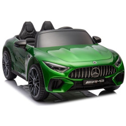 Žalias elektrinis automobilis Mercedes AMG SL63