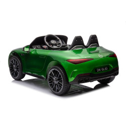 Žalias elektrinis automobilis Mercedes AMG SL63