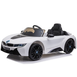 Baltas elektrinis automobilis BMW I8