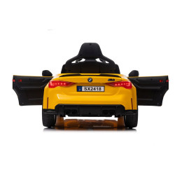 BMW M4 geltonas automobilis