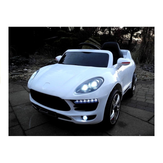 Baltas akumuliatorinis automobilis