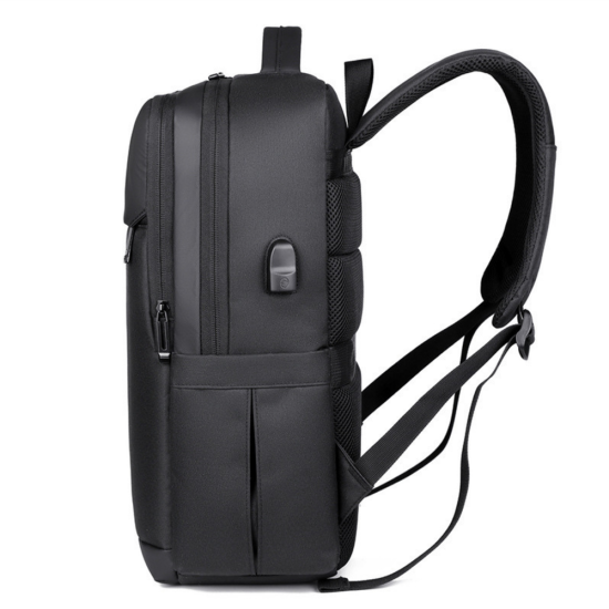 Juoda kuprinė su USB,  kišenėle nešiojamajam kompiuteriui ir atšvaitais 16 l, 45 cm Kanceliarinės prekės