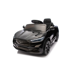 Juodas FOrd Mustang automobilis