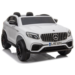 Baltas elektrinis automobilis Mercedes GLC 63S