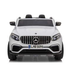 Baltas elektrinis automobilis Mercedes GLC 63S