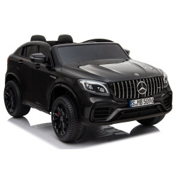 Juodas elektrinis automobilis Mercedes GLC 63S