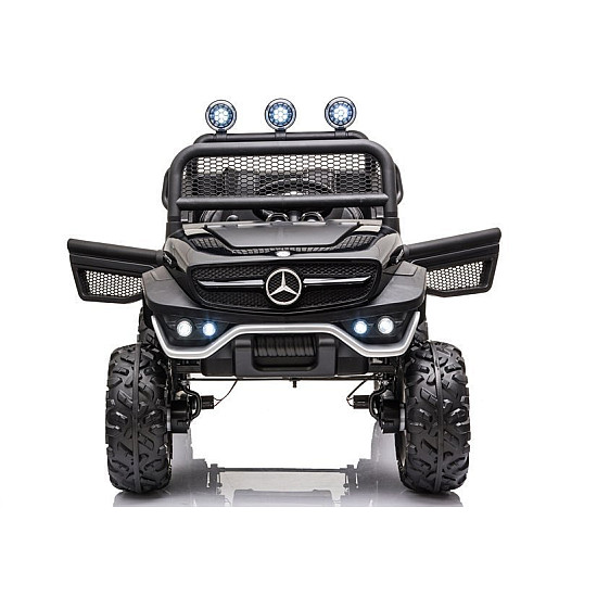Juodas akumuliatorinis automobilis Mercedes Unimog S