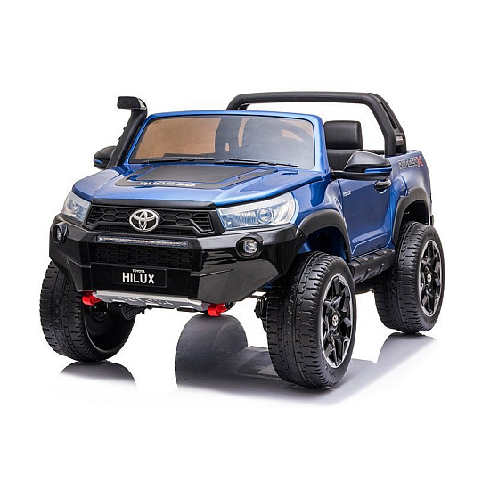 Sininen sähkökäyttöinen lastenauto Toyota Hilux