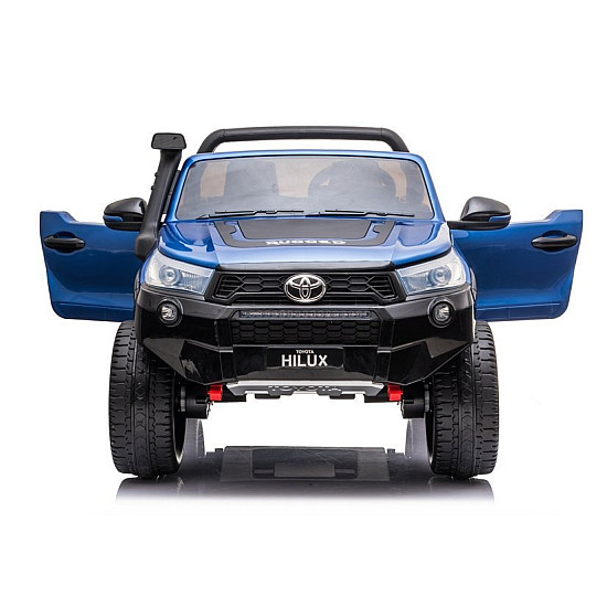 Sininen sähkökäyttöinen lastenauto Toyota Hilux