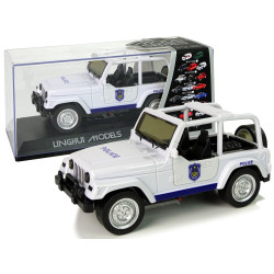 Baltos spalvos visureigis policijos automobilis