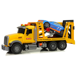 Geltonas sunkvežimis transporteris su rampa