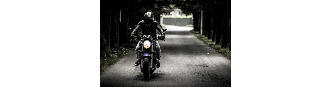 Kokią aprangą rinktis pasivažinėjimui su motociklu?