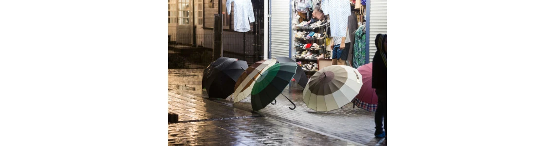 DRABUŽIAI TINKAMI IR LIETUI IR SAULEI