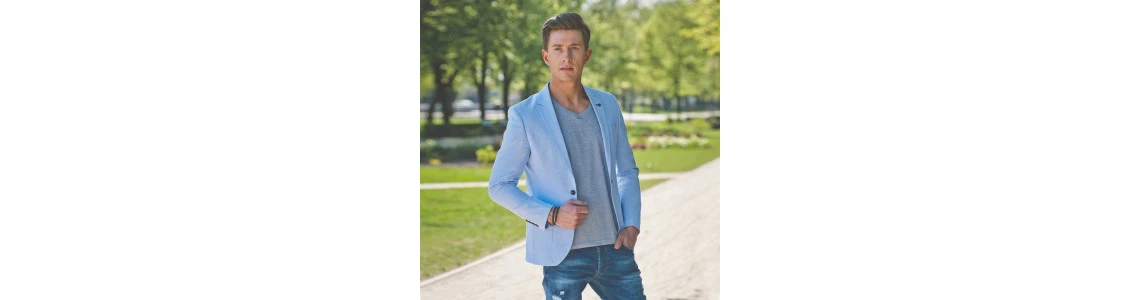 KOSTIUMAS IR SPORTBAČIAI. AR TOKS STILIUS TURI PRASMĘ?