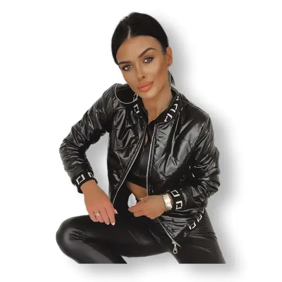 Moteriška juoda striukė Basik TY2559