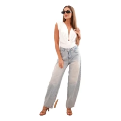 Moteriška palaidinė baltos spalvos su gilia iškirpte Ana