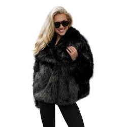 Moteriška dirbtinio kailio juoda striukė Sofin