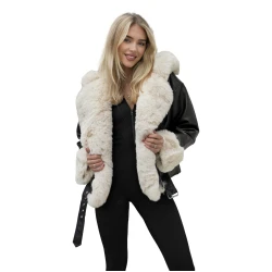 Moteriška juoda striukė su kailiu Nikol