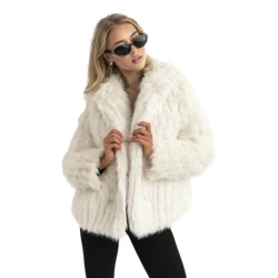 Moteriška balta kailinė striukė Moda