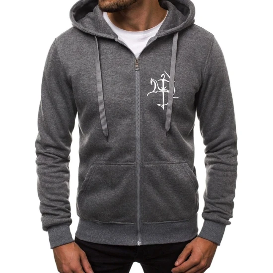 Tamsiai pilkos spalvos džemperis Stilistika