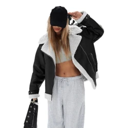 Moteriška juoda baikerio striukė su kialiu Loren