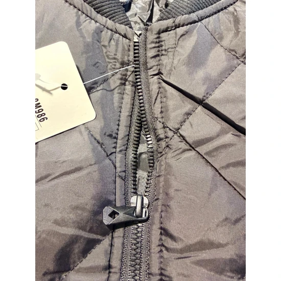 Juoda vyriška striukė su gobtuvu Lator su defektu Striukės