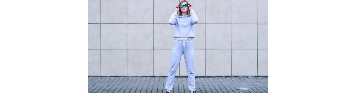 SPORTINIAI KOSTIUMAI IR SPORTINĖS KELNĖS