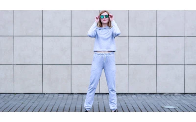 SPORTINIAI KOSTIUMAI IR SPORTINĖS KELNĖS