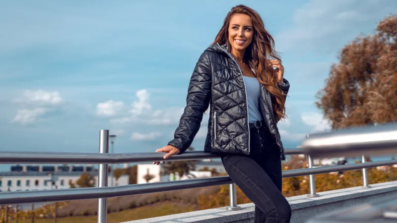 Moteriškų striukių tipai – ką turėtumėte turėti savo garderobe?