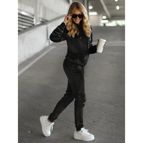 Moteriškas juodos spalvos veliūrinis kostiumas Moteriški komplektai