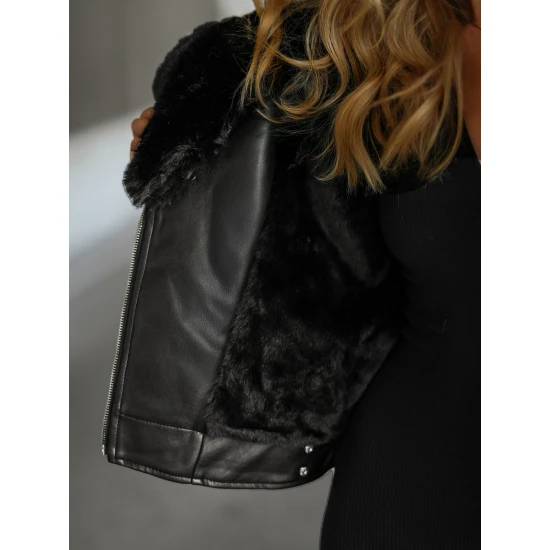 Moteriška juoda odinė striukė su kailiuku Laser Moteriškos striukės