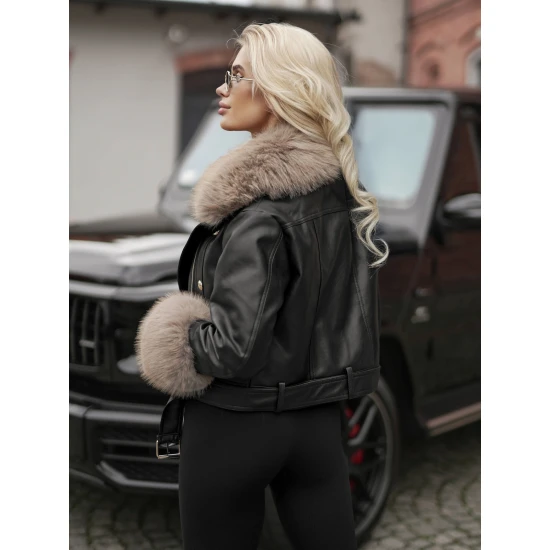 Moteriška odinė juodos spalvos striukė su rusvu kailiuku Elis Moteriškos striukės