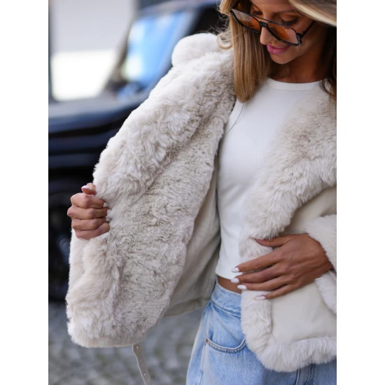 Moteriška balta striukė su kailiu Nikol Moteriškos striukės