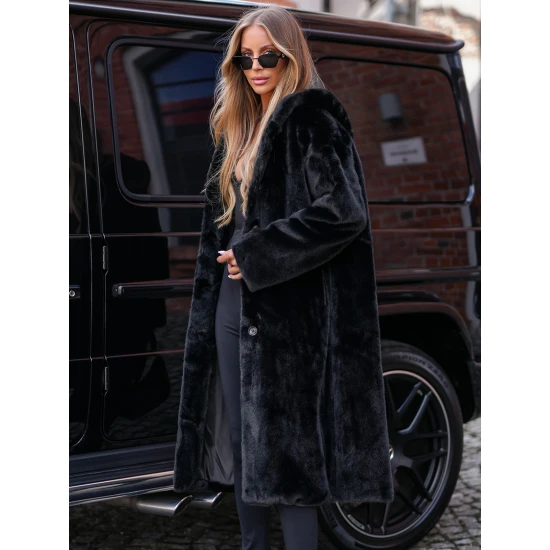 Moteriška ilga juoda žieminė striukė iš dirbtinio kailio Vesta